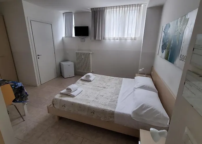 Πανσιόν Hb Bonomelli 15